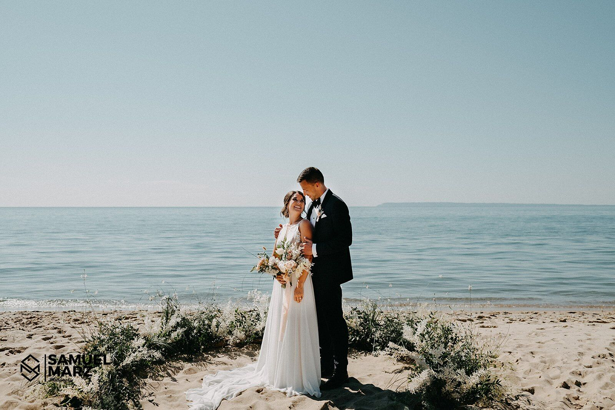 BEACH WEDDING